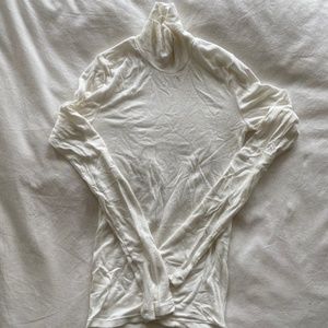 Aritzia Wilfred white turtleneck